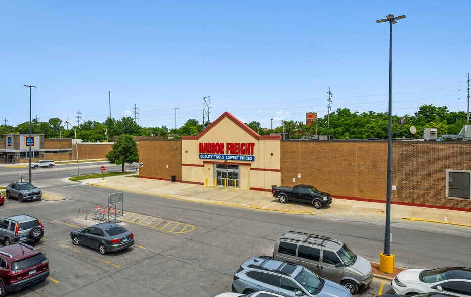 More Photos Of 4601-4779 W Cermak Rd, Cicero Unknown For Lease