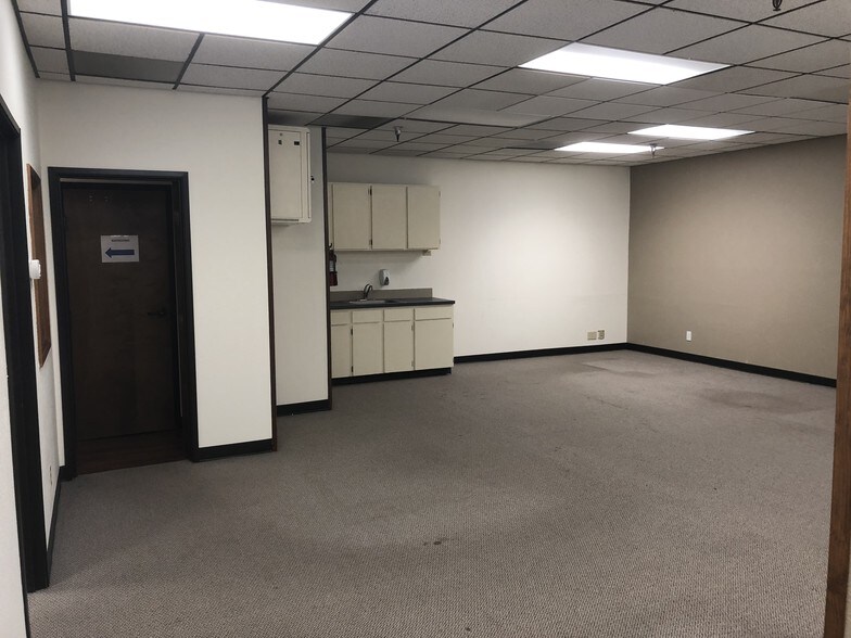 More Photos Of 1140-1144 Willagillespie Rd, Eugene Office For Sale