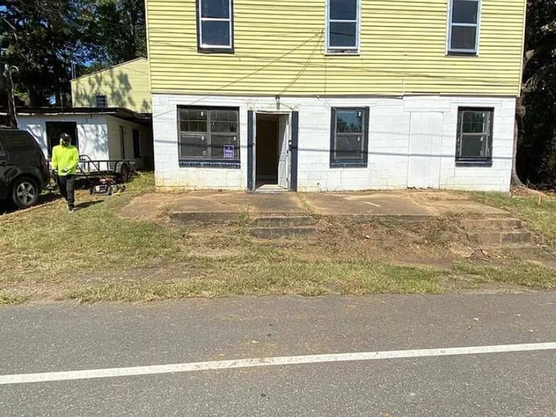 Primary Photo Of 418 Martin Luther King Dr SW, Fayette Apartments For Sale