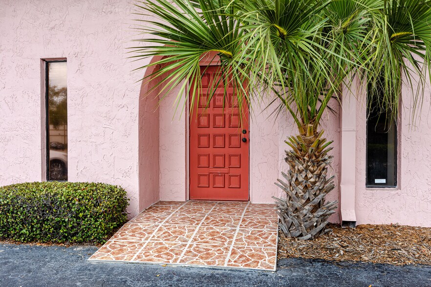 More Photos Of 6449 38th Ave, Saint Petersburg Medical For Lease