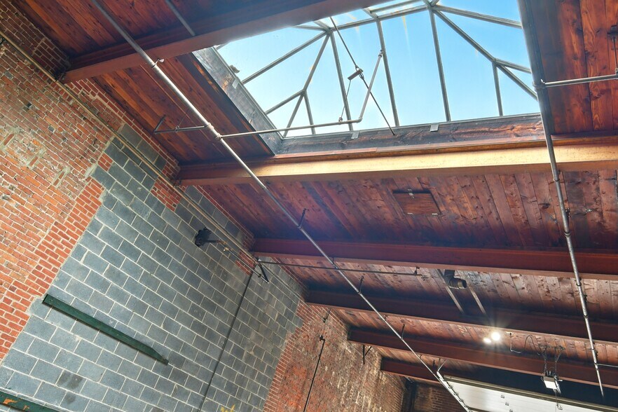 More Photos Of 420 Race St, Holyoke Warehouse For Lease