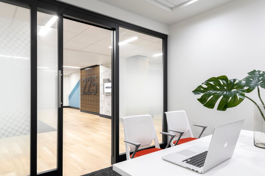 More Photos Of 225-235 S Meramec Ave, Clayton Office For Lease