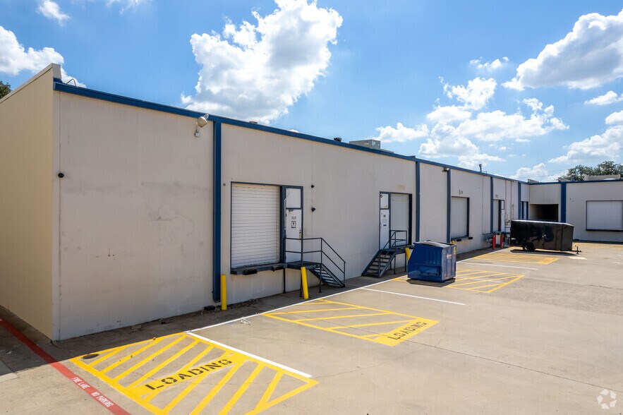 More Photos Of 2225 E Belt Line Rd, Carrollton Light Distribution For Lease