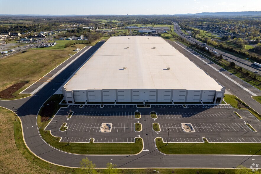 More Photos Of 5177 Williamsport Pike, Martinsburg Warehouse For Lease