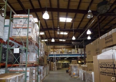 More Photos Of 965 W Main St, Branford Warehouse For Lease