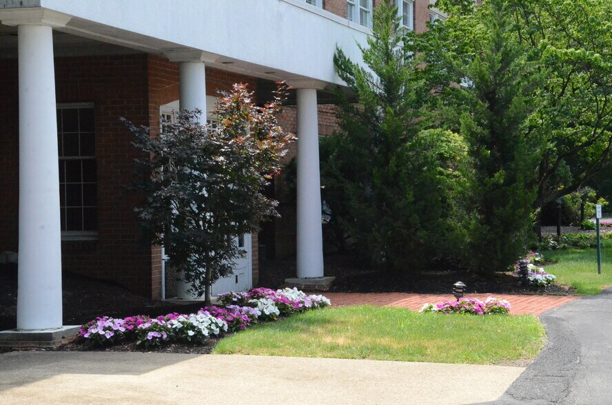 More Photos Of 235 Alpha Dr, Pittsburgh Office For Sale