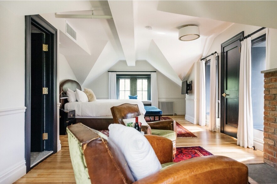 More Photos Of 3805 Main St, Stone Ridge Hotel For Sale