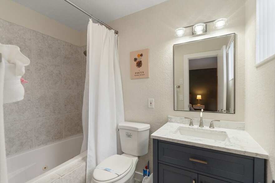 More Photos Of 1520 NE 51st St, Fort Lauderdale Apartments For Sale