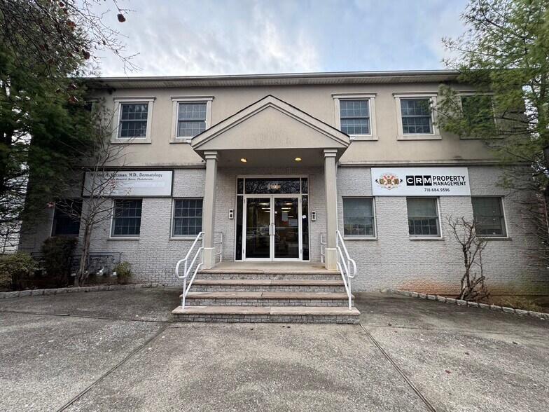 More Photos Of 401 Bloomingdale Rd, Staten Island Office For Sale