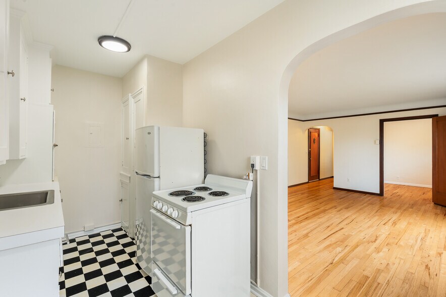 More Photos Of , Seattle Multifamily For Sale