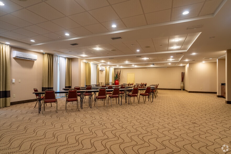 More Photos Of 16931 Texas Ave, Webster Hotel For Sale