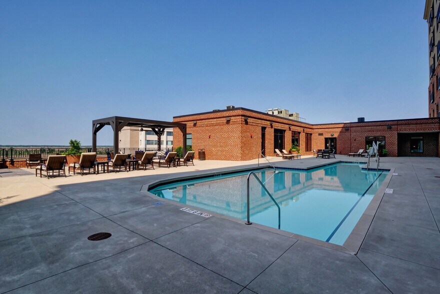 More Photos Of 240 N Water St, Wilmington Specialty For Sale