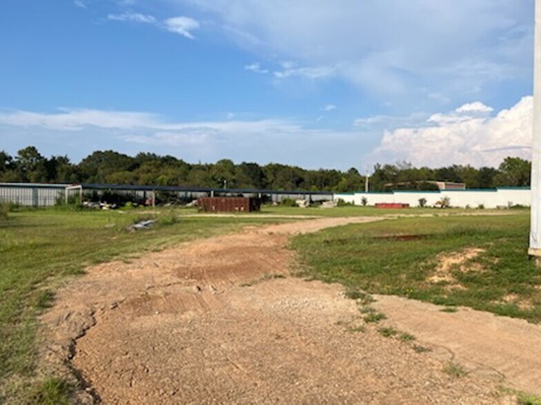 More Photos Of 1205 E Coke Rd, Winnsboro Manufacturing For Sale