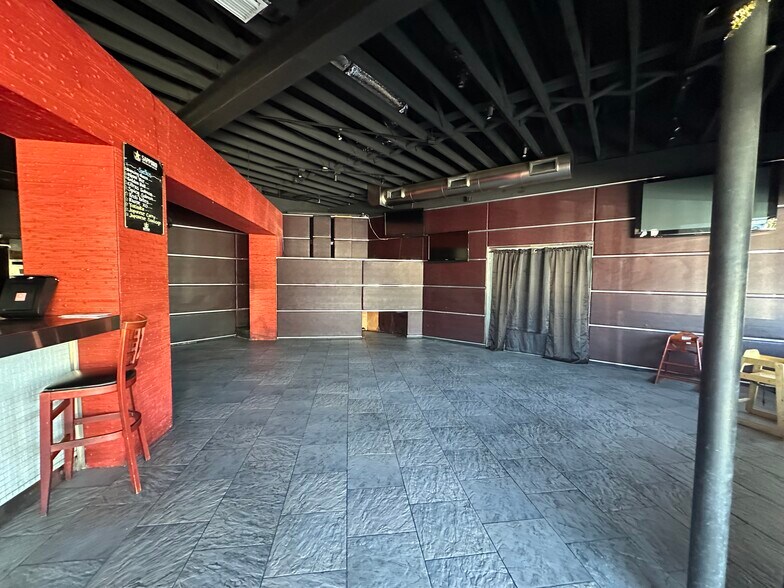 More Photos Of 1810-1818 S Young Cir, Hollywood Restaurant For Lease