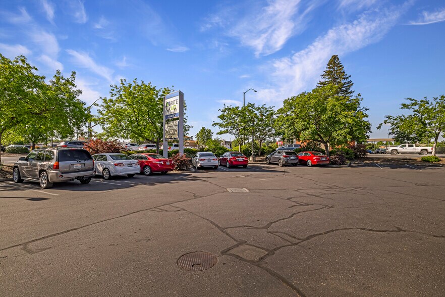 More Photos Of 2700 Oro Dam Blvd E, Oroville Freestanding For Lease
