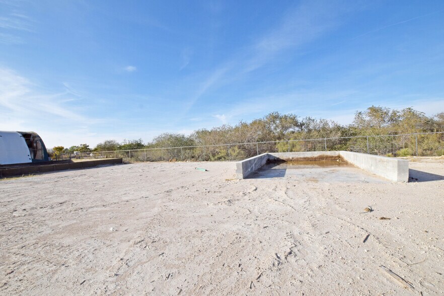 More Photos Of 305 E 57th St, Odessa Warehouse For Sale