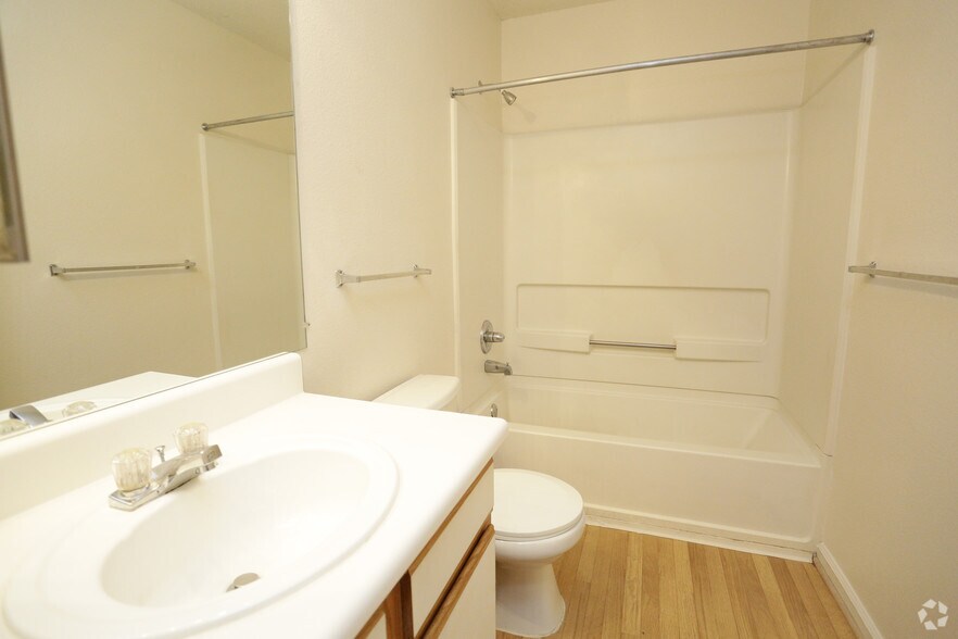 More Photos Of 5600 Salem Run Blvd, Fredericksburg Apartments For Sale