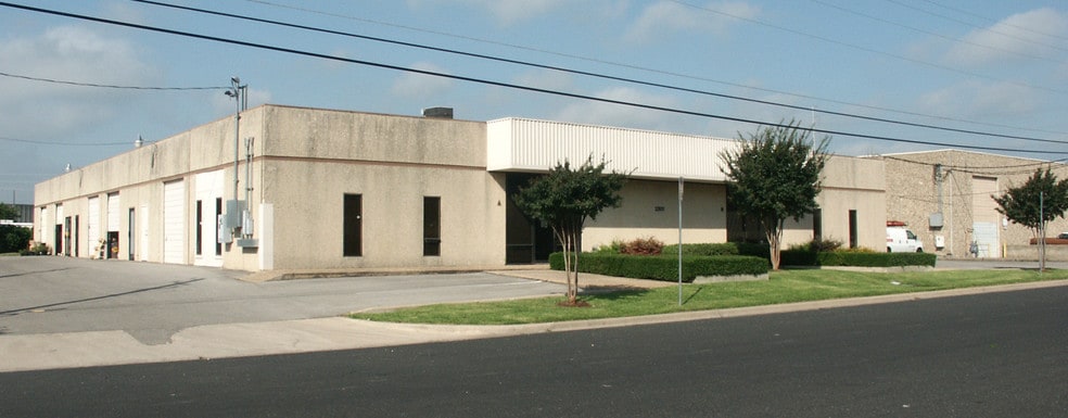 More Photos Of 2301 Denton Dr, Austin Warehouse For Lease