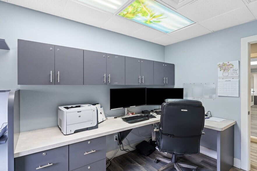 More Photos Of 6241 Arc Way, Fort Myers Office For Sale