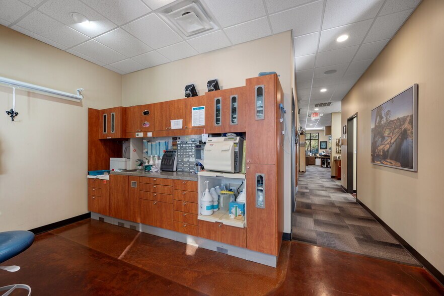 More Photos Of 7215 Wyoming Springs Dr, Round Rock Medical For Lease