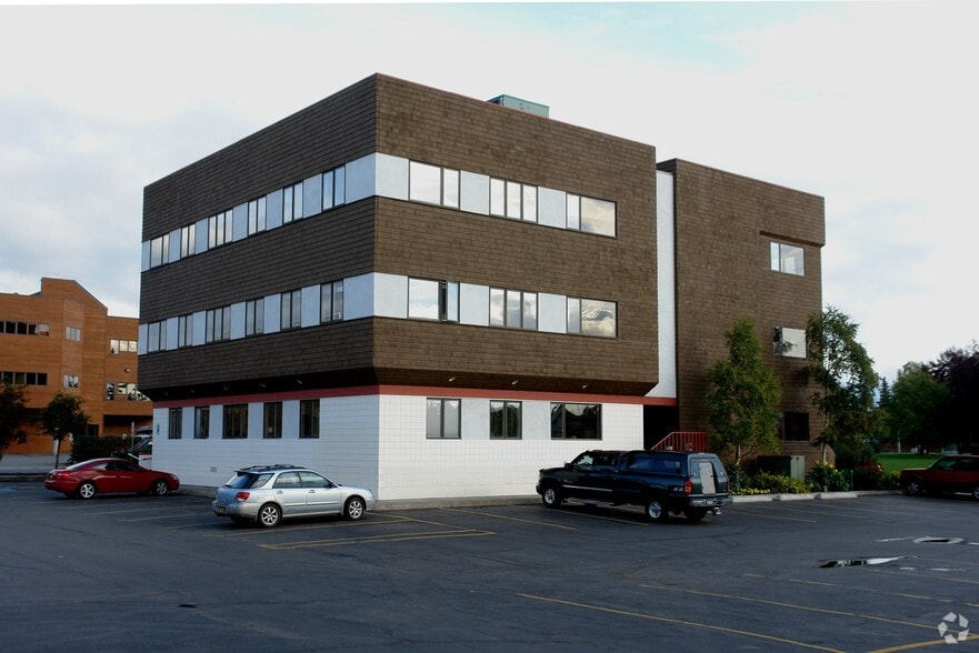 More Photos Of 880 N St, Anchorage Medical For Sale