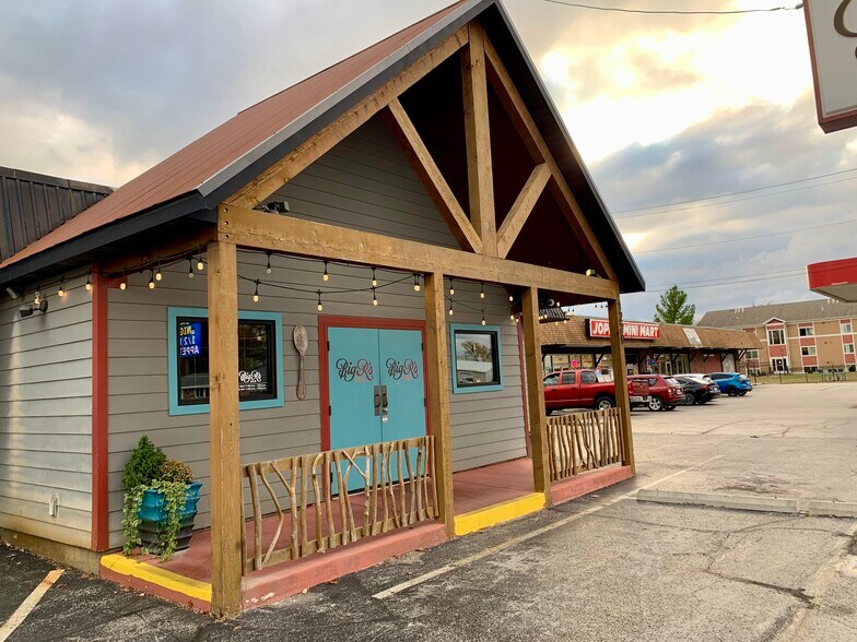 More Photos Of 1220 E 15th St, Joplin Specialty For Sale