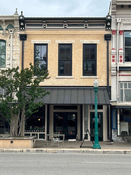 More Photos Of 712 S Austin Ave, Georgetown Storefront Retail Office For Sale