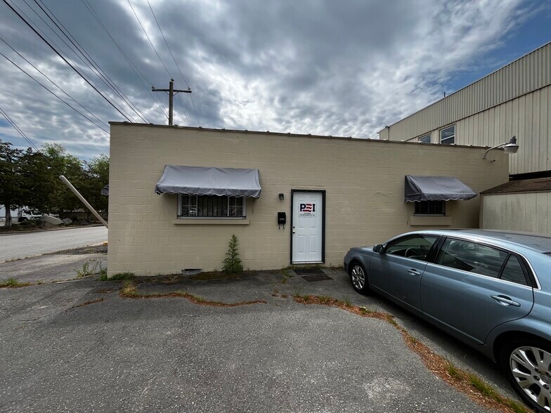 Primary Photo Of 2105 Lake Ave, Richmond Office For Lease