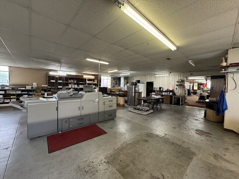 More Photos Of 51 S Rubey St, Macon General Retail For Sale
