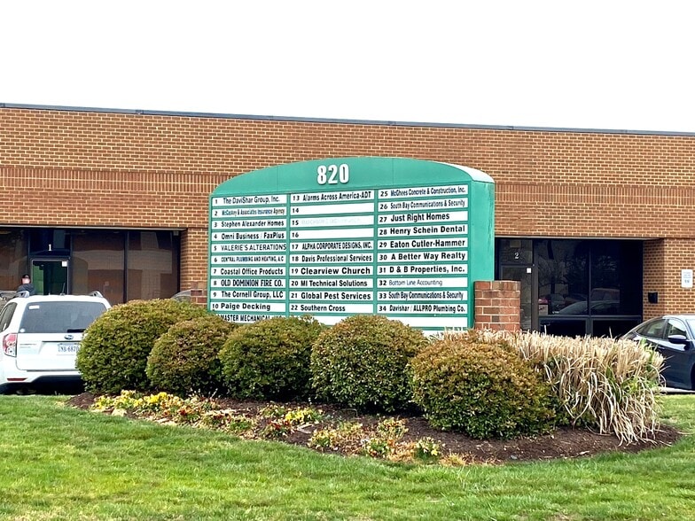 More Photos Of 820 Greenbrier Cir, Chesapeake Showroom For Lease