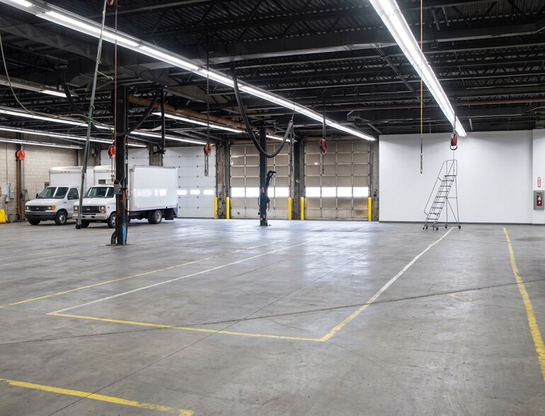 More Photos Of 2400 W Saint Joseph St, Lansing Warehouse For Lease