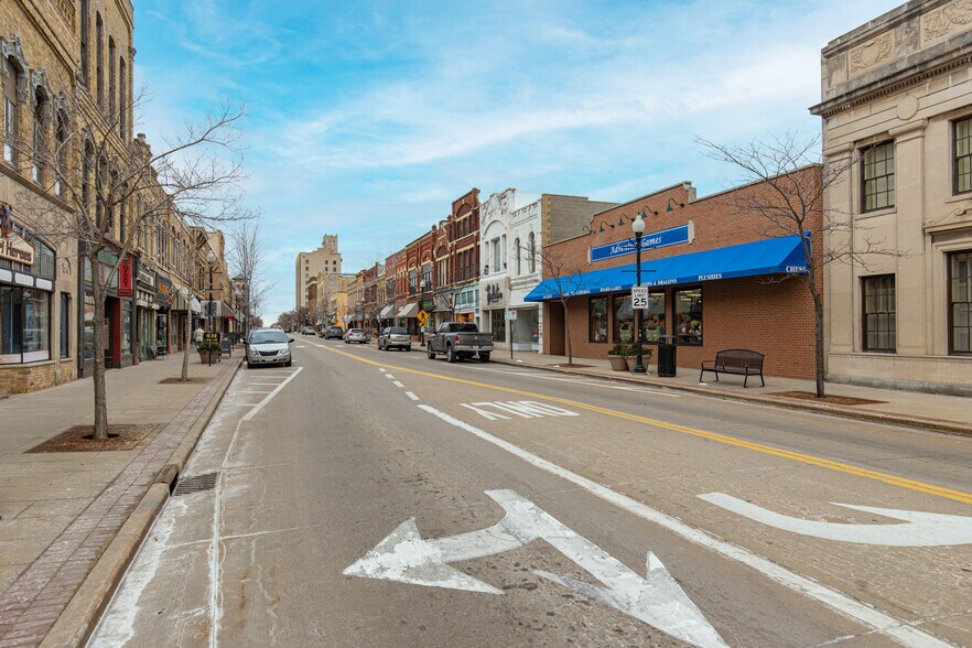 More Photos Of 401 N Main St, Oshkosh Bar For Sale