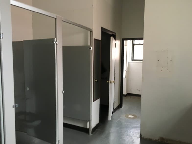 More Photos Of 1400 NW 3rd St, Oklahoma City Schools For Sale