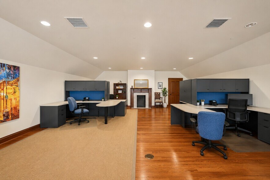 More Photos Of 2001 Lakeshore Dr, Mandeville Office For Sale