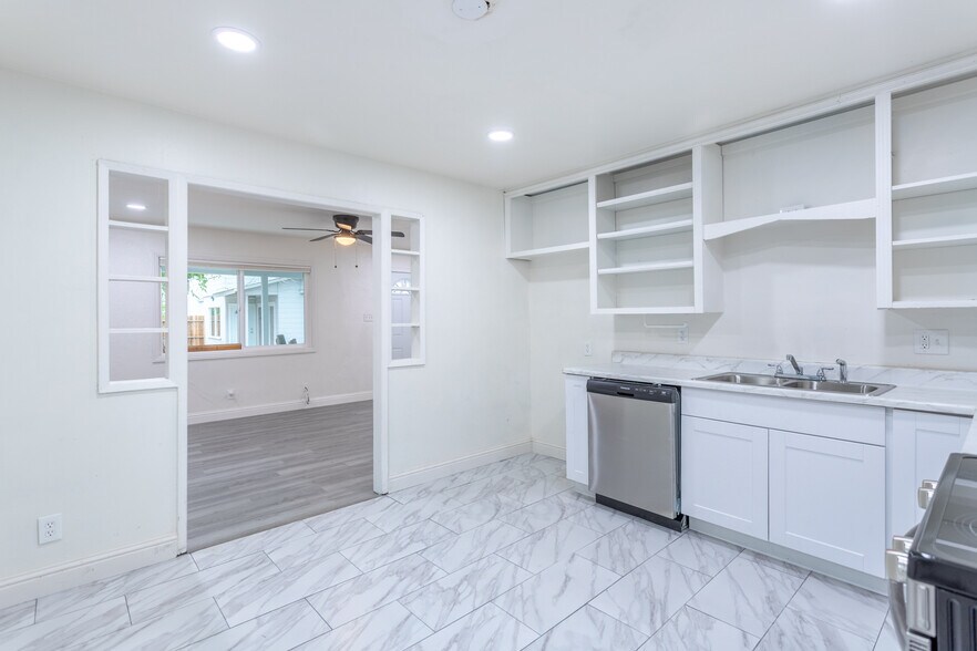 More Photos Of 1025 Parkview Ave, Redding Multifamily For Sale