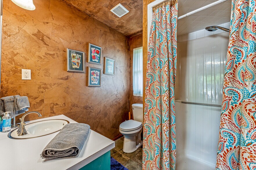 More Photos Of 703 Spring St, Granbury Lodge Meeting Hall For Sale