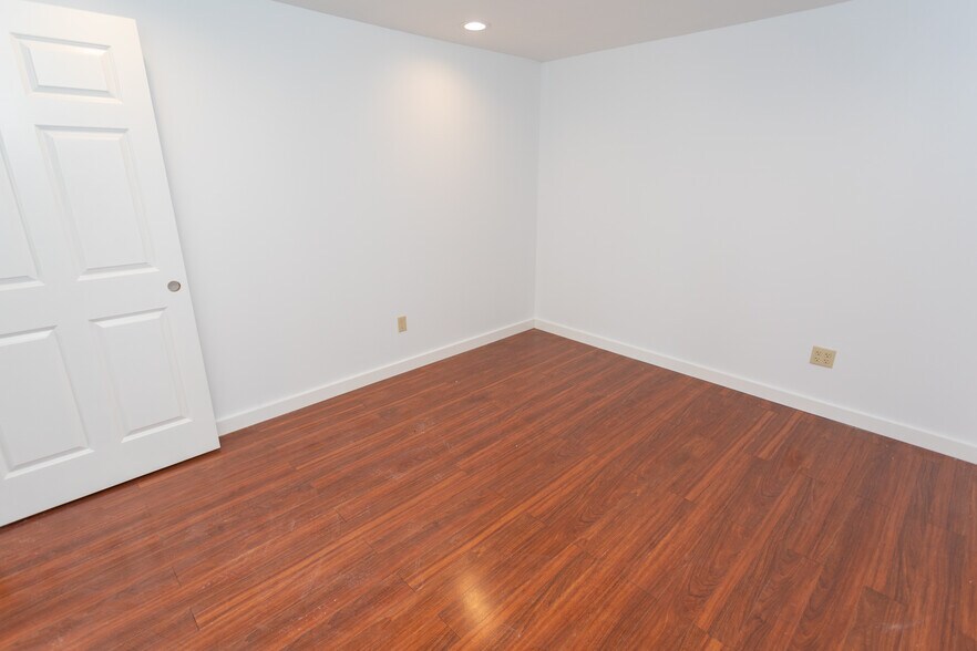 More Photos Of 1587 Boston Post Rd, Westbrook Unknown For Lease