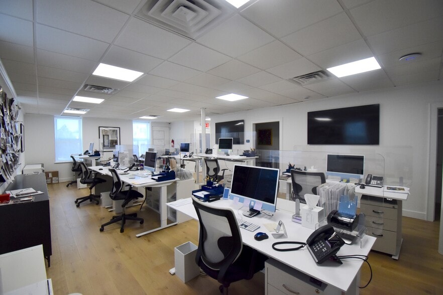 More Photos Of 22 Bayview Ave, Manhasset Office For Sale