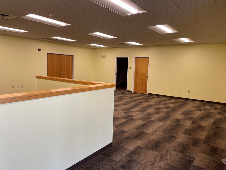 More Photos Of 240 Sargent Dr, New Haven Office For Lease