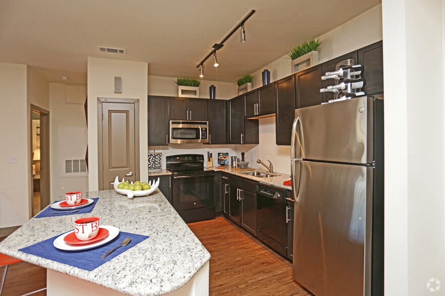 More Photos Of 744 Brick Row, Richardson Apartments For Lease