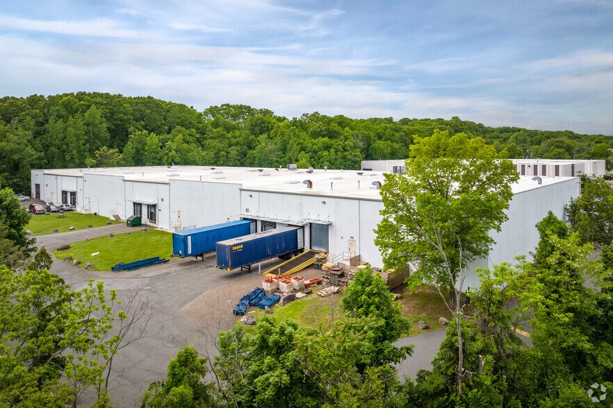 More Photos Of 343 Walsh Dr, Parsippany Warehouse For Lease