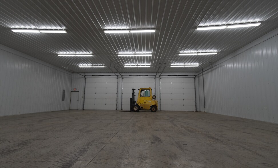 More Photos Of 27425 State Route 7, Marietta Auto Repair For Lease