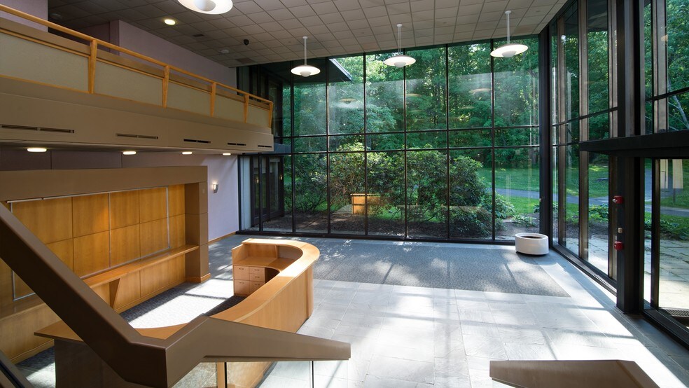 More Photos Of 199 Benson Rd, Middlebury Flex For Lease