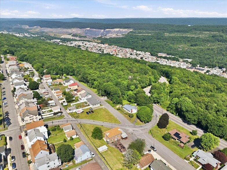 More Photos Of 10 E Lehigh St, Summit Hill Restaurant For Sale