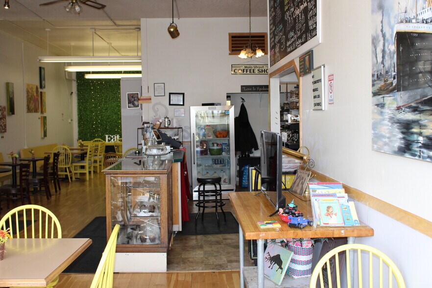 More Photos Of 927 Main St, Evanston General Retail For Lease