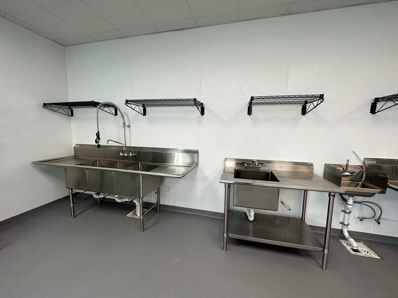 More Photos Of 401 Betty Taylor Wood, Holly Ridge Manufacturing For Lease