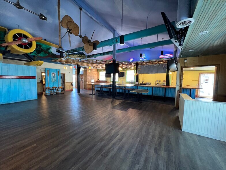 More Photos Of 300 N Lake Park Blvd, Carolina Beach Restaurant For Lease