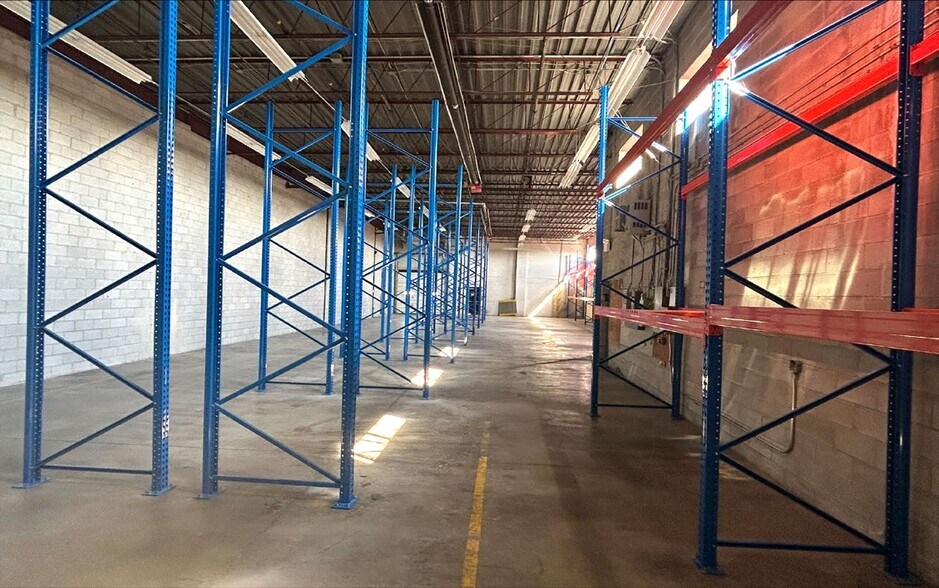 More Photos Of 382-400 Canarctic Dr, Toronto Warehouse For Lease