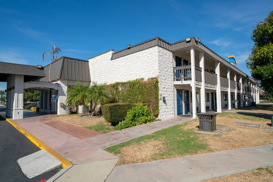 More Photos Of 840 S Indian Hill Blvd, Claremont Hotel For Sale