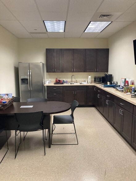 More Photos Of 4550 Lena Dr, Mechanicsburg Office For Lease